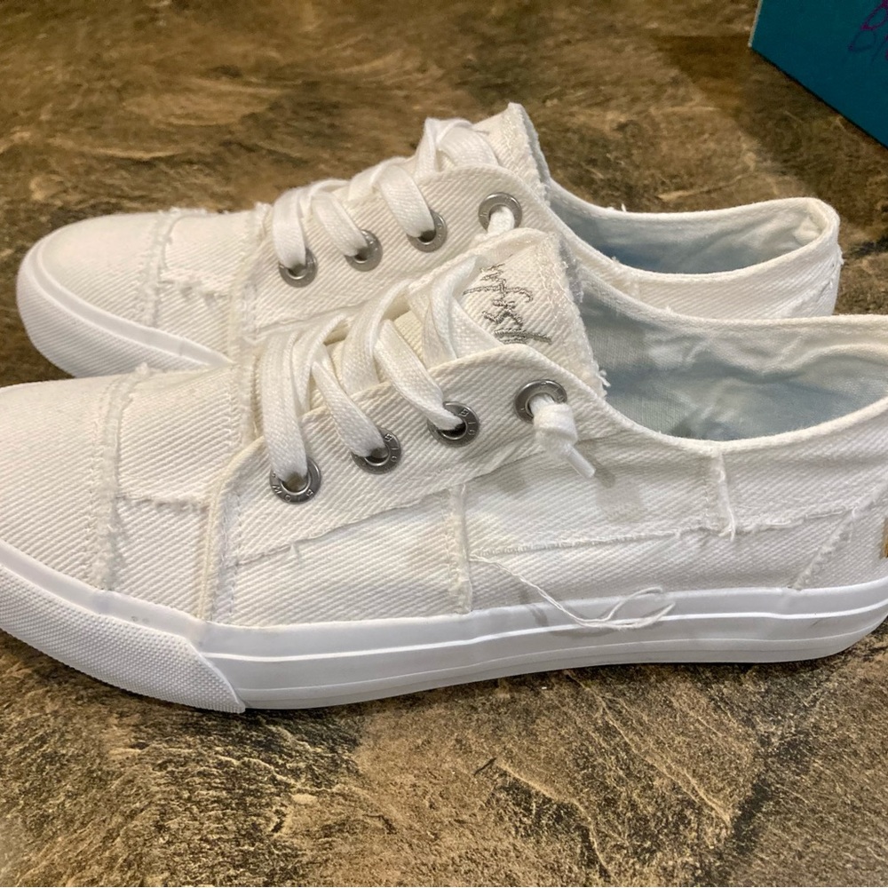 Blowfish Woman’s Shoes - Style: Maxine; Color: White Smoked Denim; Size: 7.5